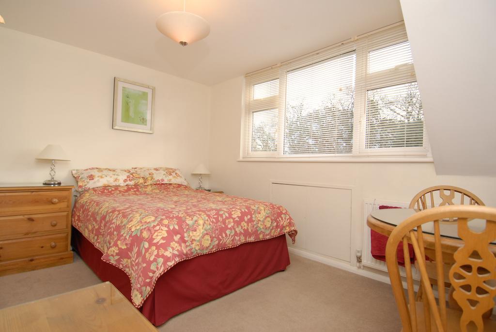 Abacus Bed And Breakfast, Blackwater, Hampshire Camberley Habitación foto