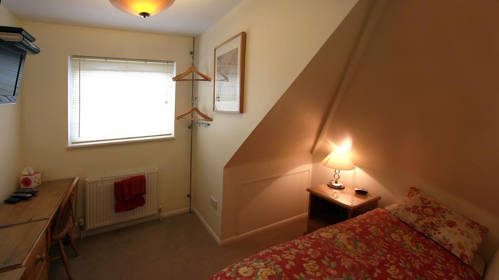 Abacus Bed And Breakfast, Blackwater, Hampshire Camberley Habitación foto
